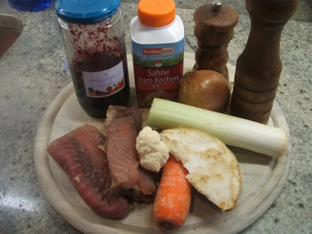 Rezept: Fisch: Karpfenfilet mit Holunderbeersoße Bild Nr. 2 Fisch: Karpfenfilet mit Holunderbeersoße - Rezept - Bild Nr. 2