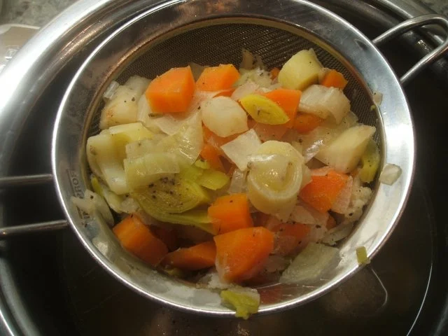 Rezept: Fisch: Karpfenfilet mit Holunderbeersoße Bild Nr. 6 Fisch: Karpfenfilet mit Holunderbeersoße - Rezept - Bild Nr. 6