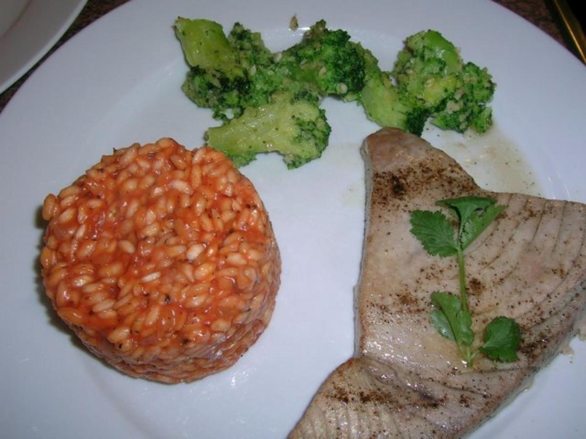 Thunfischsteaks, Tomatenrisotto an Broccoli - Rezept - Bild Nr. 2