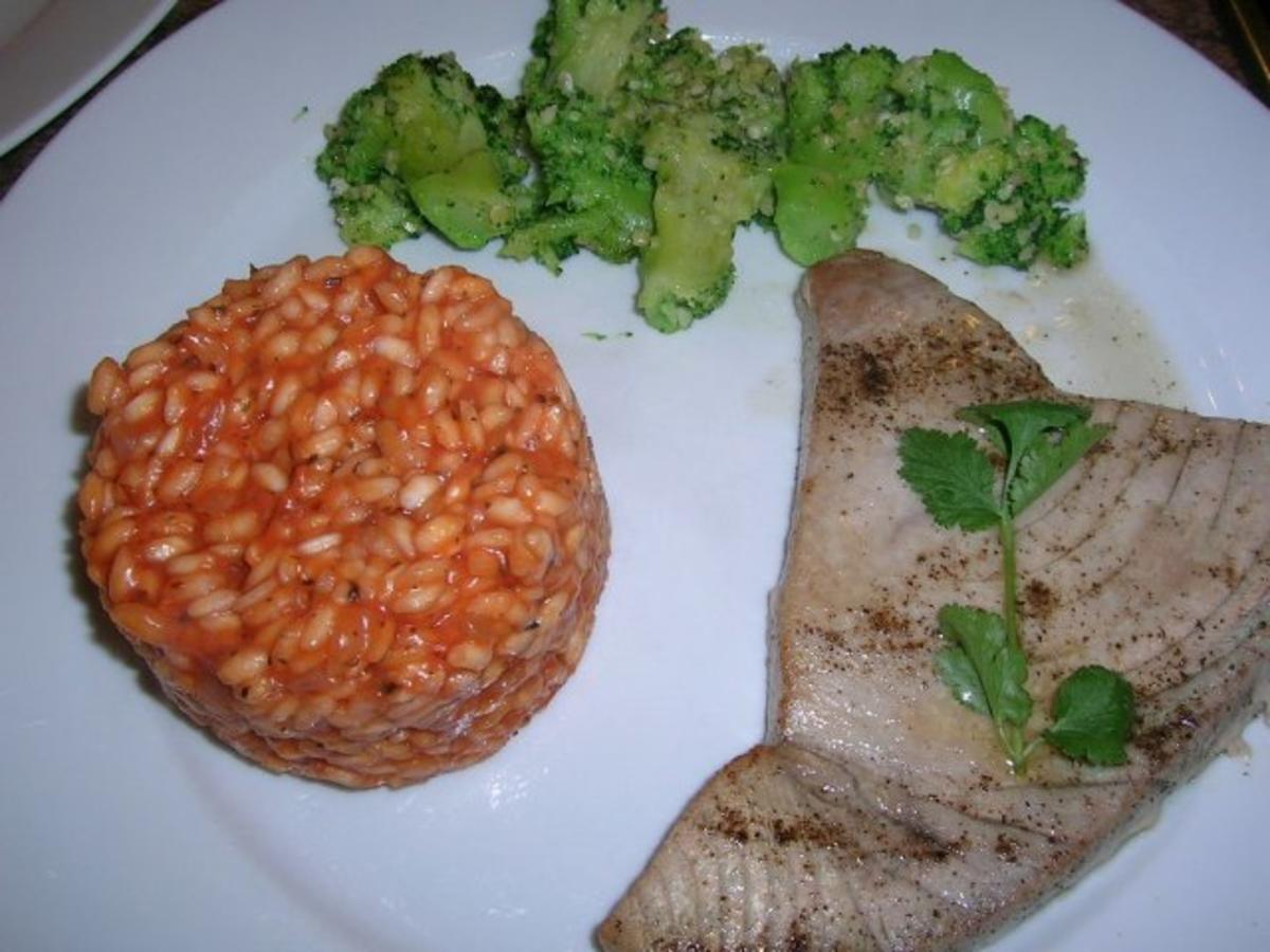 Thunfischsteaks, Tomatenrisotto an Broccoli - Rezept - Bild Nr. 3