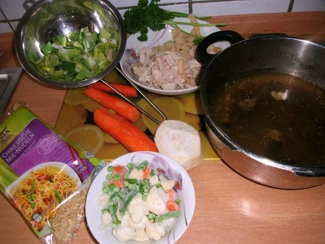 Rezept: Mie-Nudeltopf Bild Nr. 2 Mie-Nudeltopf - Rezept - Bild Nr. 2