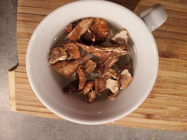 Giselas Schwammerlsoße mit hausgemachtem Serviettenknödel - Rezept - Bild Nr. 3