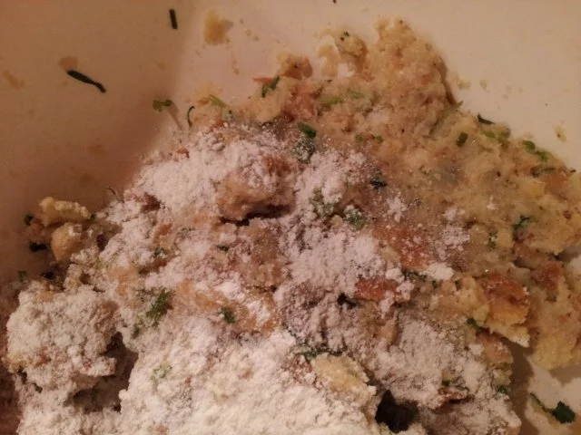 Giselas Schwammerlsoße mit hausgemachtem Serviettenknödel - Rezept - Bild Nr. 5