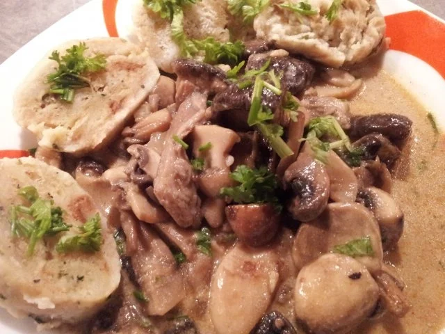 Giselas Schwammerlsoße mit hausgemachtem Serviettenknödel - Rezept - Bild Nr. 13