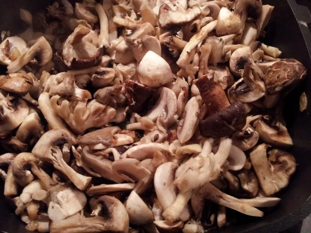 Giselas Schwammerlsoße mit hausgemachtem Serviettenknödel - Rezept - Bild Nr. 9