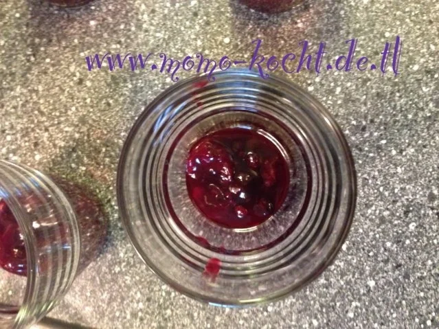 Vanillesahne mit roter Waldbeeren Grütze und Printen-Knusper - Rezept - Bild Nr. 5