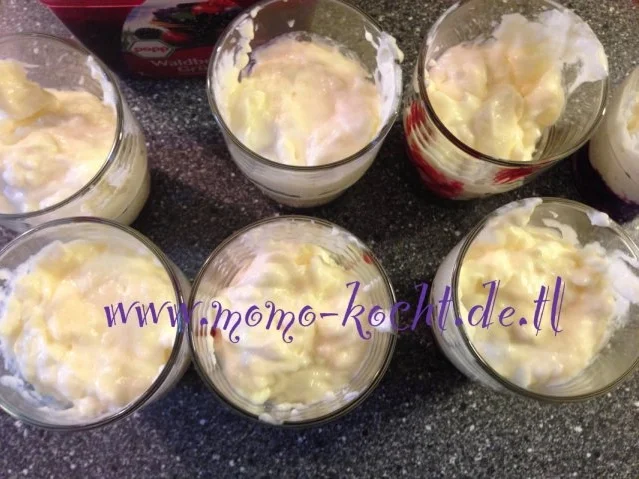 Vanillesahne mit roter Waldbeeren Grütze und Printen-Knusper - Rezept - Bild Nr. 6