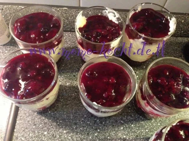 Vanillesahne mit roter Waldbeeren Grütze und Printen-Knusper - Rezept - Bild Nr. 7