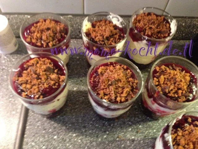 Vanillesahne mit roter Waldbeeren Grütze und Printen-Knusper - Rezept - Bild Nr. 9