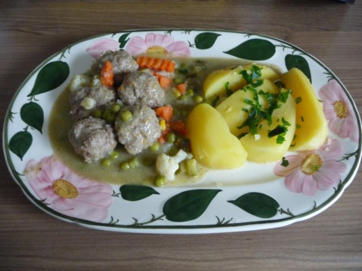Küchenfee : Hack - Klopse an Gemüsesoße an Petersilienkartoffeln - Rezept - Bild Nr. 15