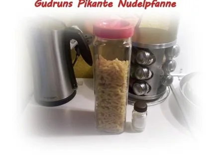 Rezept: Nudeln: Scharfe Nudelpfanne mit Ziegenkäse Bild Nr. 2 Nudeln: Scharfe Nudelpfanne mit Ziegenkäse - Rezept - Bild Nr. 2