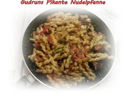 Rezept: Nudeln: Scharfe Nudelpfanne mit Ziegenkäse Bild Nr. 9 Nudeln: Scharfe Nudelpfanne mit Ziegenkäse - Rezept - Bild Nr. 9