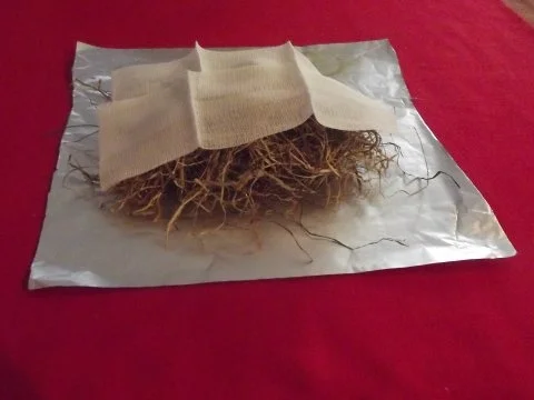 Rezept: PERLHUHNBRÜSTLI auf LINDENBLÜTEN und BERGHEU Bild Nr. 4 PERLHUHNBRÜSTLI auf LINDENBLÜTEN und BERGHEU - Rezept - Bild Nr. 4