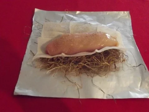 Rezept: PERLHUHNBRÜSTLI auf LINDENBLÜTEN und BERGHEU Bild Nr. 5 PERLHUHNBRÜSTLI auf LINDENBLÜTEN und BERGHEU - Rezept - Bild Nr. 5