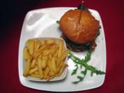 Burger-Variationen mit frischen Steakhouse-Kartoffeln - Rezept