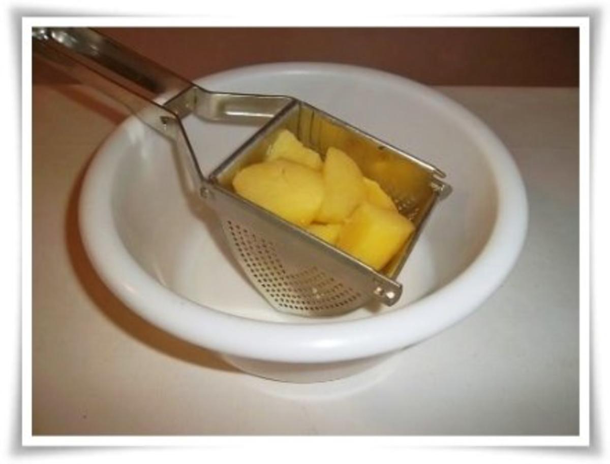 »☆« Kartoffelknödeln mit gerösteten Weißbrotwürfeln gefüllt »☆« - Rezept - Bild Nr. 2