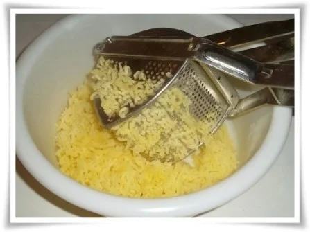 Rezept: »☆« Kartoffelknödeln mit gerösteten Weißbrotwürfeln gefüllt »☆« Bild Nr. 3 »☆« Kartoffelknödeln mit gerösteten Weißbrotwürfeln gefüllt »☆« - Rezept - Bild Nr. 3