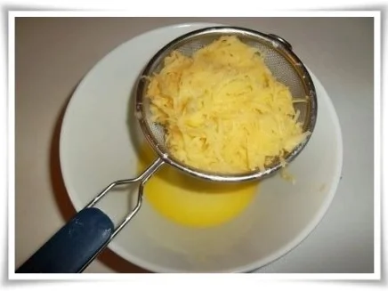 Rezept: »☆« Kartoffelknödeln mit gerösteten Weißbrotwürfeln gefüllt »☆« Bild Nr. 4 »☆« Kartoffelknödeln mit gerösteten Weißbrotwürfeln gefüllt »☆« - Rezept - Bild Nr. 4