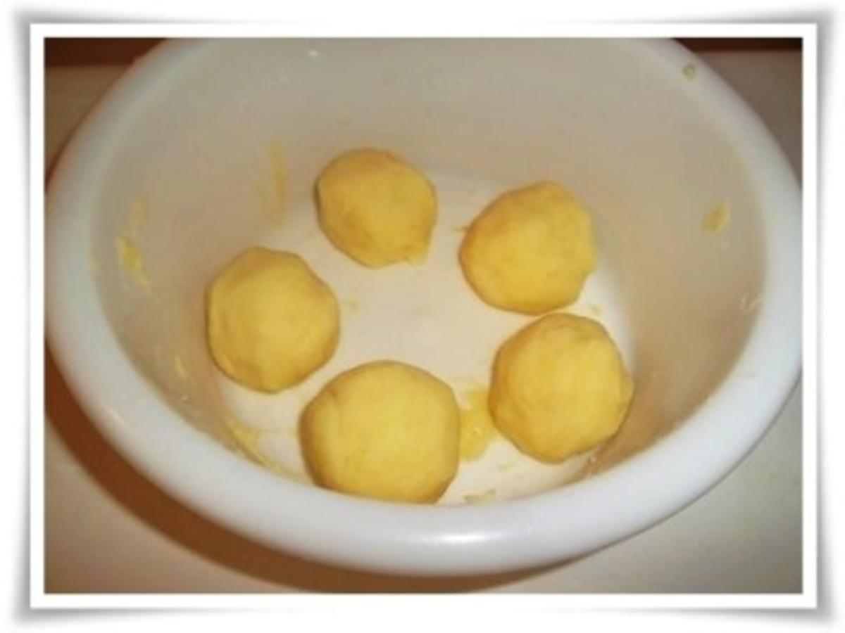 »☆« Kartoffelknödeln mit gerösteten Weißbrotwürfeln gefüllt »☆« - Rezept - Bild Nr. 9
