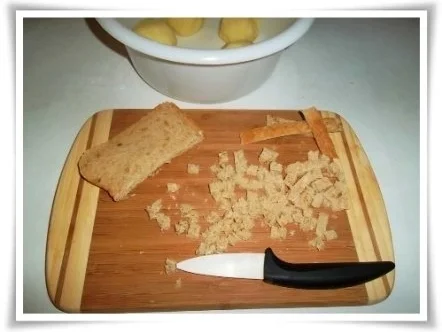 Rezept: »☆« Kartoffelknödeln mit gerösteten Weißbrotwürfeln gefüllt »☆« Bild Nr. 10 »☆« Kartoffelknödeln mit gerösteten Weißbrotwürfeln gefüllt »☆« - Rezept - Bild Nr. 10