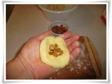 Rezept: »☆« Kartoffelknödeln mit gerösteten Weißbrotwürfeln gefüllt »☆« Bild Nr. 15 »☆« Kartoffelknödeln mit gerösteten Weißbrotwürfeln gefüllt »☆« - Rezept - Bild Nr. 15