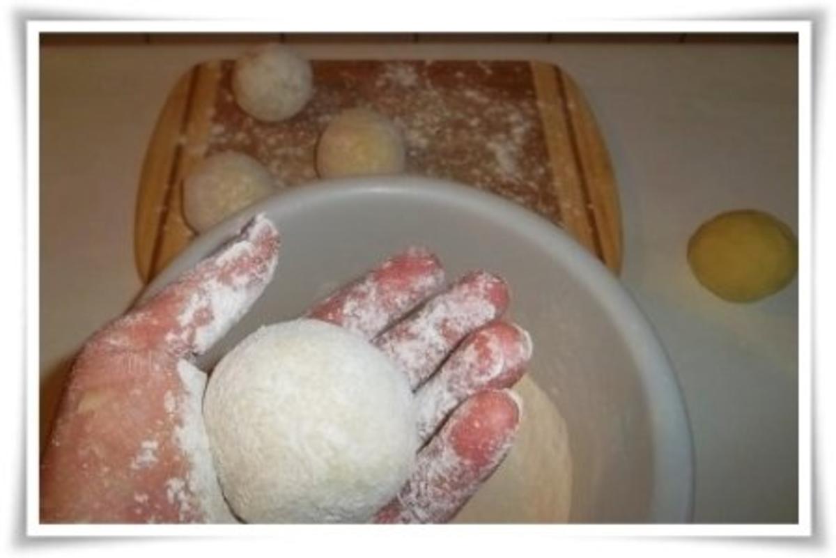 »☆« Kartoffelknödeln mit gerösteten Weißbrotwürfeln gefüllt »☆« - Rezept - Bild Nr. 16