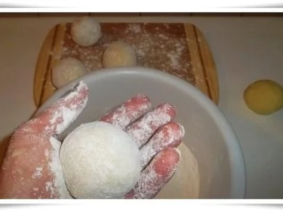 Rezept: »☆« Kartoffelknödeln mit gerösteten Weißbrotwürfeln gefüllt »☆« Bild Nr. 16 »☆« Kartoffelknödeln mit gerösteten Weißbrotwürfeln gefüllt »☆« - Rezept - Bild Nr. 16