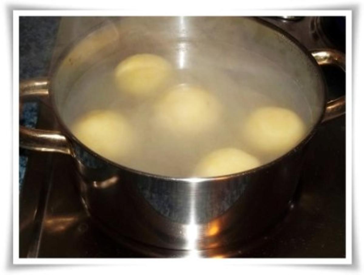 »☆« Kartoffelknödeln mit gerösteten Weißbrotwürfeln gefüllt »☆« - Rezept - Bild Nr. 19