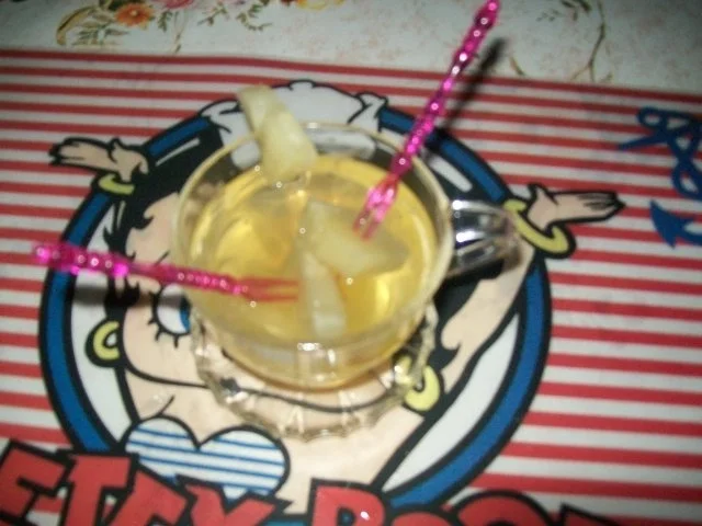 Rezept: Annanas- Bowle - Käse - Stückchen & Lachs - Brötchen Annanas- Bowle - Käse - Stückchen & Lachs - Brötchen - Rezept