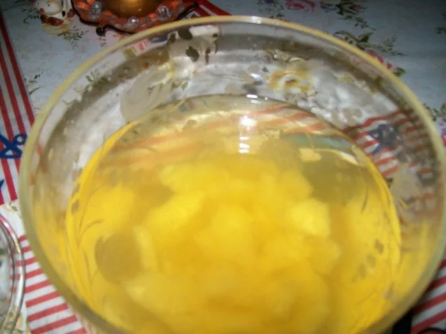 Rezept: Annanas- Bowle - Käse - Stückchen & Lachs - Brötchen Bild Nr. 2 Annanas- Bowle - Käse - Stückchen & Lachs - Brötchen - Rezept - Bild Nr. 2