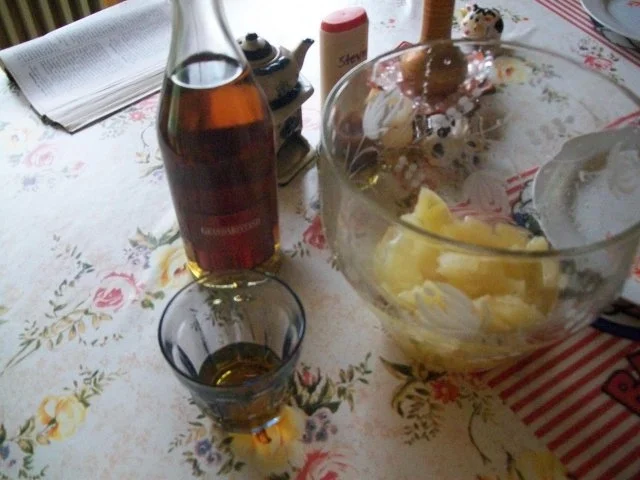 Rezept: Annanas- Bowle - Käse - Stückchen & Lachs - Brötchen Bild Nr. 4 Annanas- Bowle - Käse - Stückchen & Lachs - Brötchen - Rezept - Bild Nr. 4