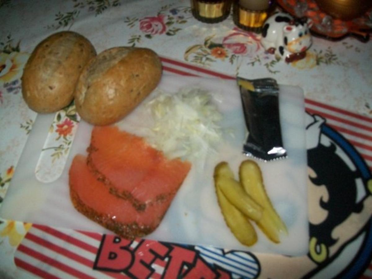 Annanas- Bowle - Käse - Stückchen & Lachs - Brötchen - Rezept - Bild Nr. 6