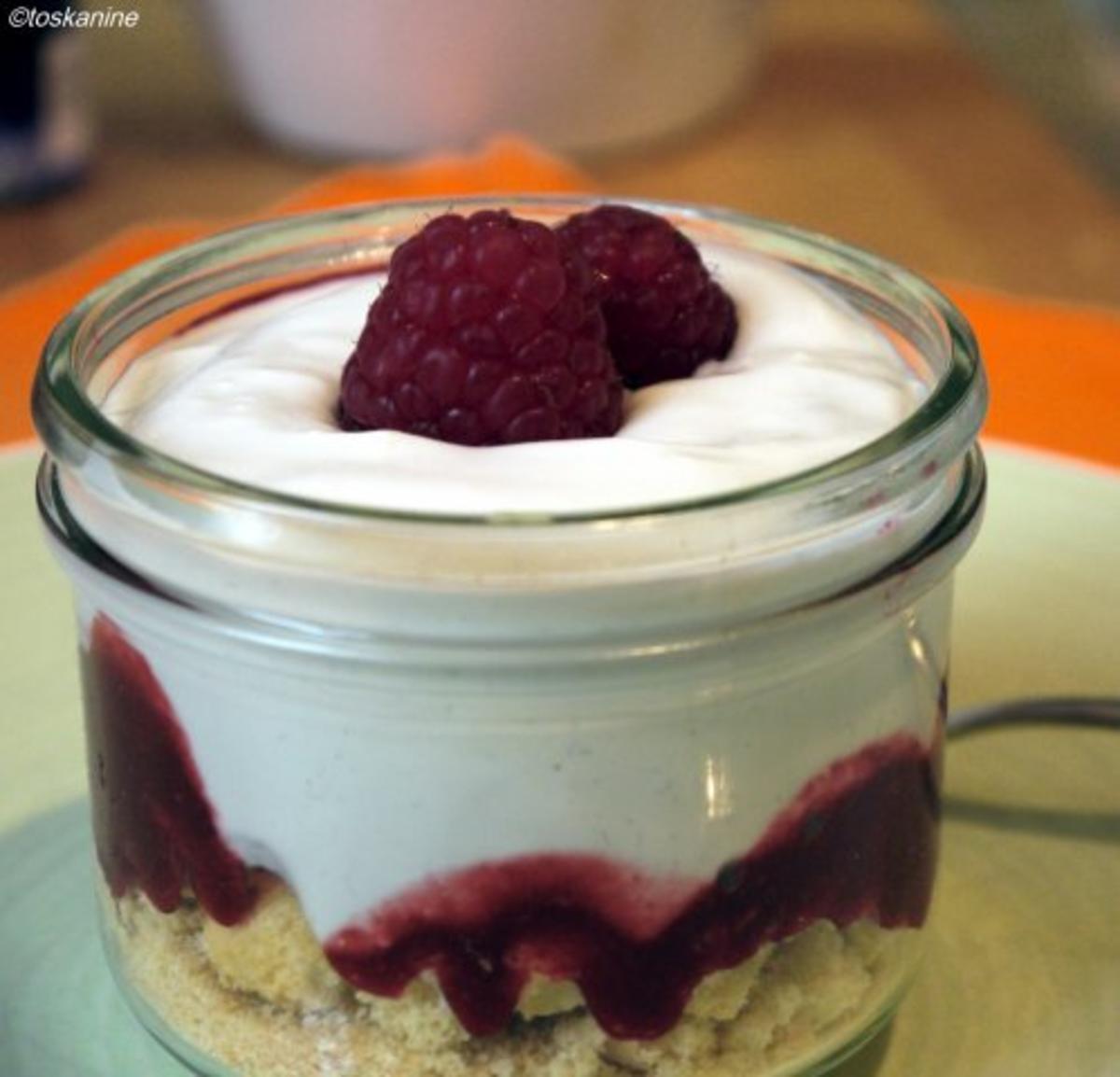 Veilchen-Joghurt auf beschwipsten Himbeeren - Rezept Von Einsendungen
toskanine