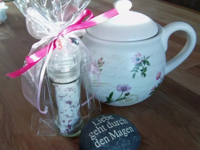 Rezept: Dänisches Wildrosen Salz Dänisches Wildrosen Salz - Rezept