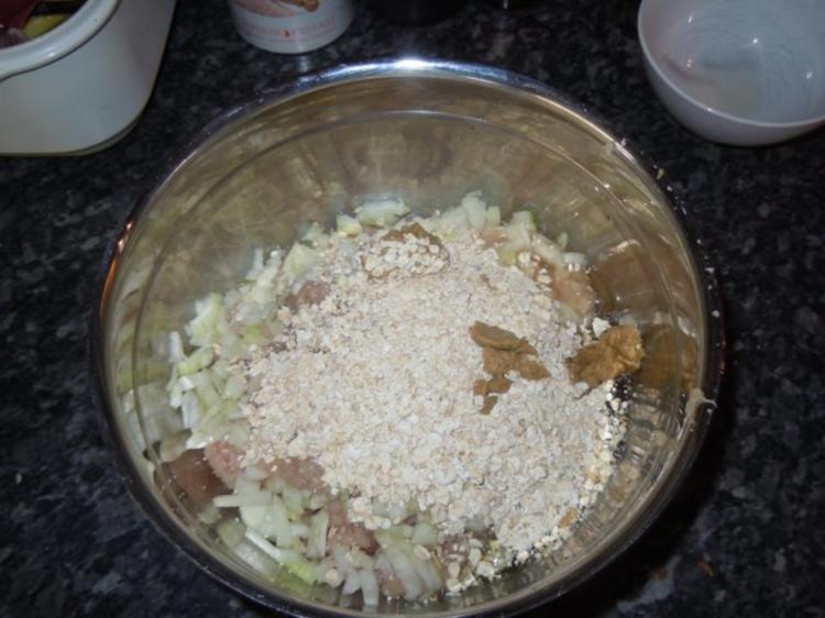 Putenfrikadellen Frikadelle, Fleischpflanzerl,Bulette,Klops aus ... Putenfrikadellen Frikadelle, Fleischpflanzerl,Bulette,Klops aus ...