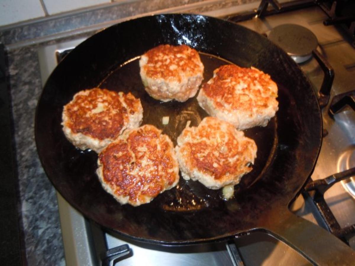 Putenfrikadellen Frikadelle, Fleischpflanzerl,Bulette,Klops aus ...