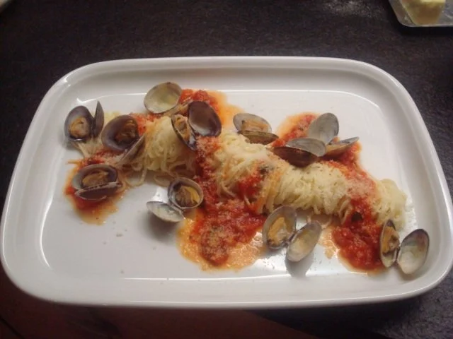 Spaghetti mit Vongole und Tomatensauce - Rezept