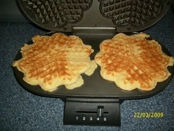 Waffeln:Waffeln mit Saurer Sahne - Rezept