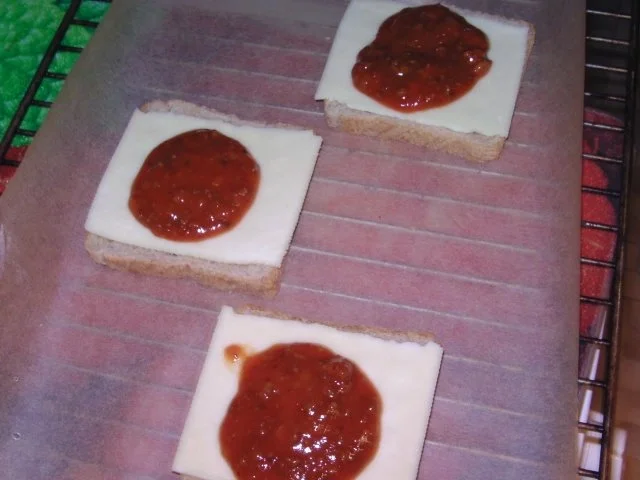 Rezept: Käse-Toast mit Bolognese Bild Nr. 2 Käse-Toast mit Bolognese - Rezept - Bild Nr. 2