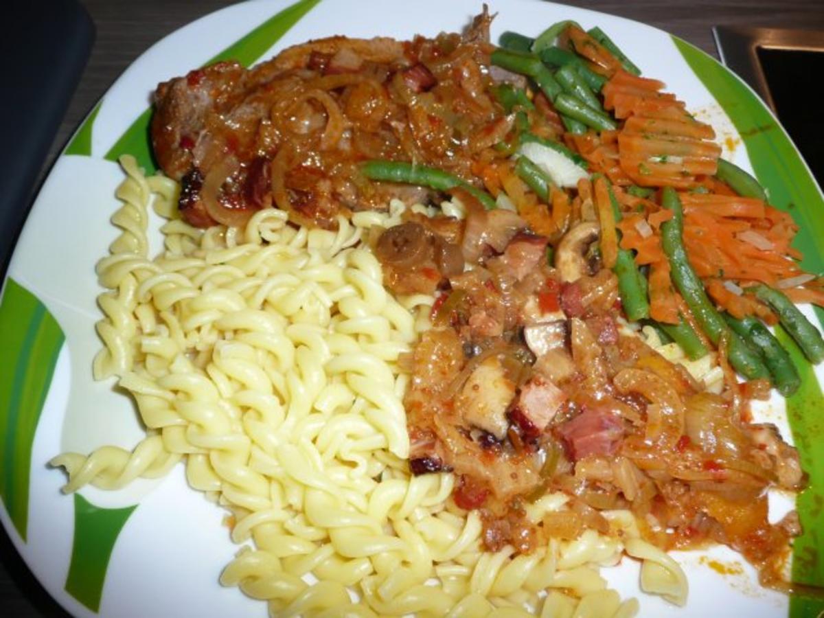 Bilder für Schweinekamm-braten, Karotten & Prinzessbohnen & Nudeln - Rezept