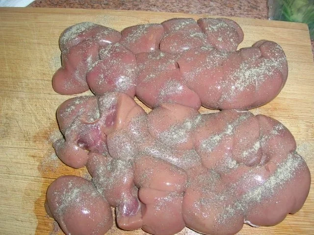 Kalbsnieren in Senfsauce an Rösti und Feldsalat - Rezept - Bild Nr. 2