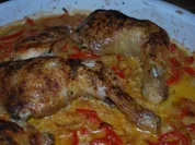 Hähnchenkeulen auf Paprika-Zwiebel-Rahm - Rezept