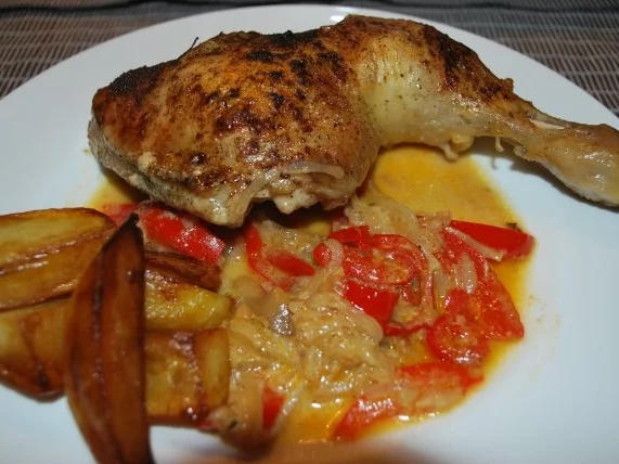 Hähnchenkeulen auf Paprika-Zwiebel-Rahm - Rezept - Bild Nr. 2