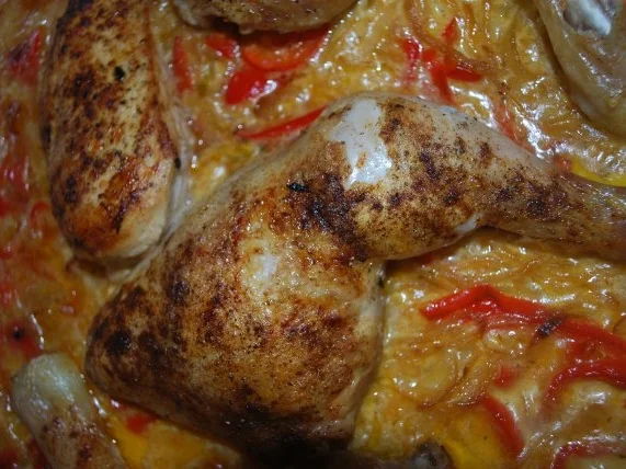 Hähnchenkeulen auf Paprika-Zwiebel-Rahm - Rezept - Bild Nr. 3