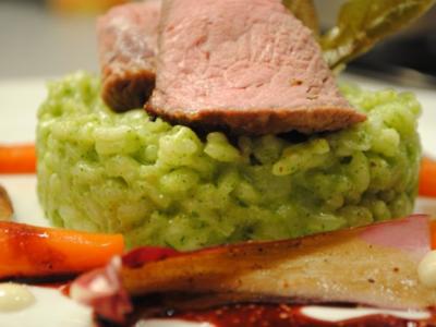 Rezept: sanft gegarte Kalbshüfte/grünes Risotto/geschmelzter Radicchio Trevisiano sanft gegarte Kalbshüfte/grünes Risotto/geschmelzter Radicchio Trevisiano - Rezept
