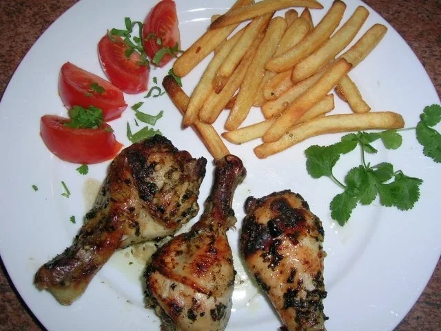 Rezept: Hähnchenkeulchen, würzig mit Pommes Bild Nr. 4 Hähnchenkeulchen, würzig mit Pommes - Rezept - Bild Nr. 4