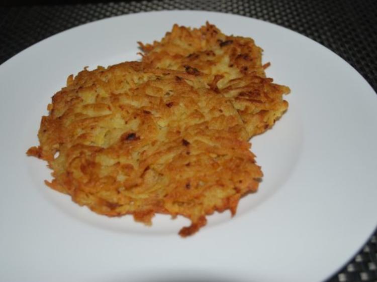 Umwickeltes Rinderfiletsteak mit Rahmchampignons und Kartoffelrösti ...
