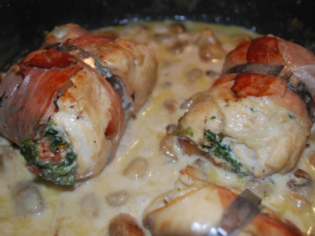 Hähnchenrouladen mit Spinat Frischkäse in Champignonrahm - einfach ...