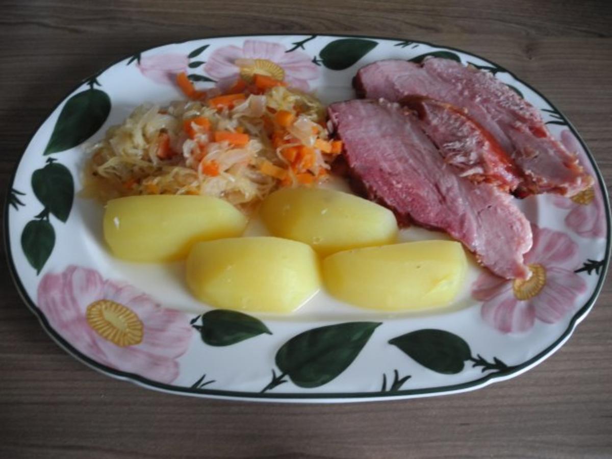 Schwein : Schwarzwälder Schäufele auf Sauerkraut - Rezept
