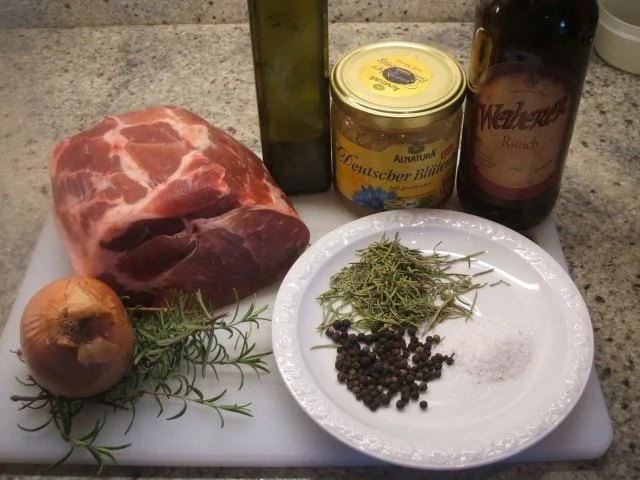 Rezept: Fleisch: Rosmarinbraten in Biersoße mit Honigspätzle Bild Nr. 2 Fleisch: Rosmarinbraten in Biersoße mit Honigspätzle - Rezept - Bild Nr. 2